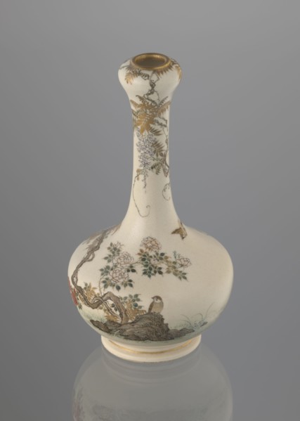 Vase, Yabu Meizan 1853–1934, c. 1900 Meiji 33, Osaka, Japan. Onion-shaped vase on a low ring foot