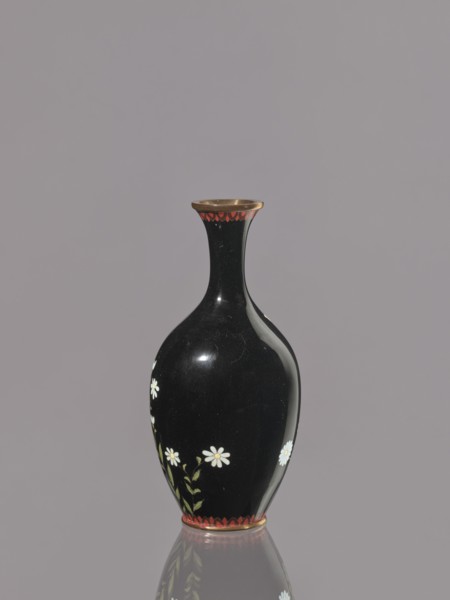 Vase, gift; repossession; chrysanthemums; Japanese art; Japanese culture; flowers iconography;