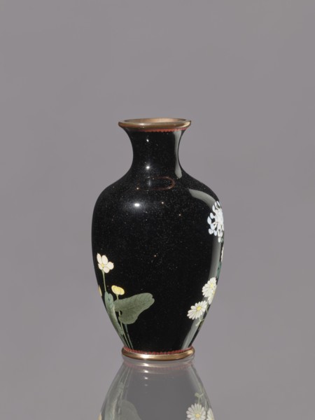 Vase, chrysanthemums; butterflies; Japanese art; Japanese culture; flowers iconography; Meiji