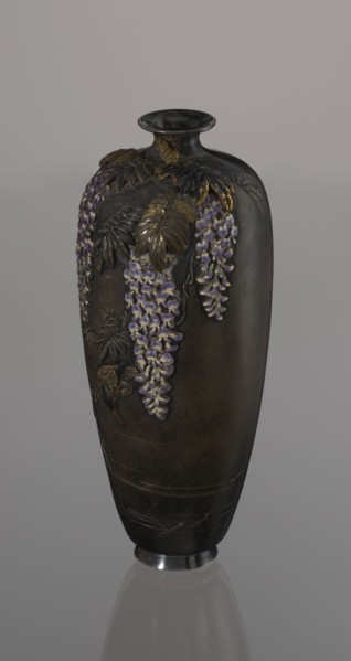 Vase, Toshitsugu craftsman. Meiji period 19th/20th century, Japan. Ovoid vase on a low ring foot