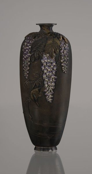 Vase, Toshitsugu maker, Meiji period 19th/20th century, Japan. Ovoid vase on a low ring foot with a