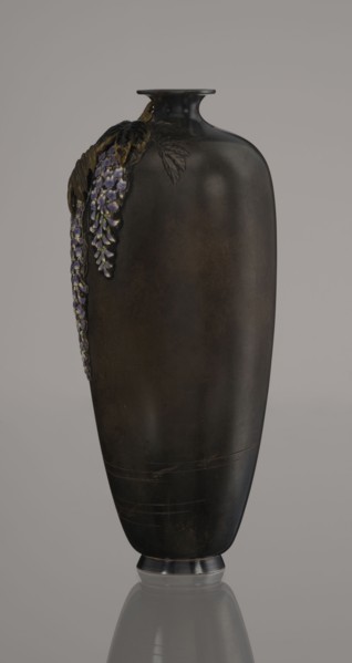 Vase, Toshitsugu creator, Meiji period 19th/20th century, Japan. Ovoid vase on a low ring foot with
