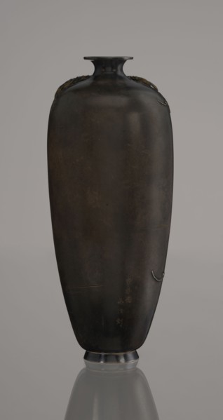 Vase, Toshitsugu maker, Meiji period 19th/20th century, Japan. Ovoid vase on a low ring foot with a