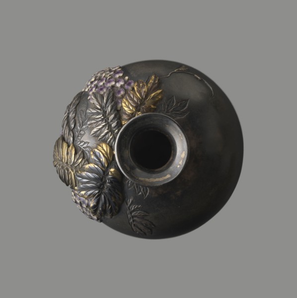 Vase, Toshitsugu author, Meiji period 19th/20th century, Japan. Ovoid vase on a low ring foot with