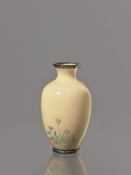 Vase, cloisonné enamel; Japan, Meiji period ca. 1900; vessel decorated with flowers and birds;