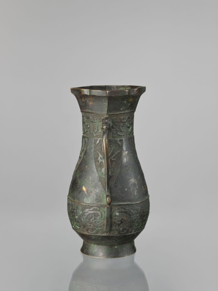 Hu-type vase, hu vessel, Chinese, Ming dynasty 1368–1644, Xuande period 1426–1435 attributed,