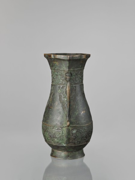 Hu-type vase, hu vessel, Chinese, Ming dynasty 1368–1644, Xuande period 1426–1435 — possible