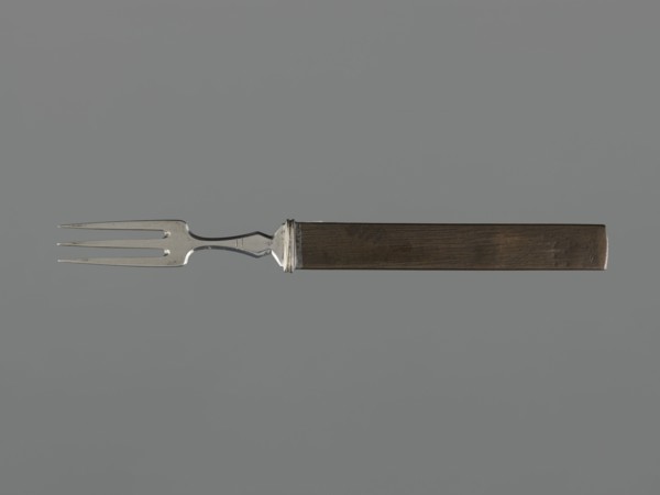 Fork with knife handle kozuka, Japanese, Edo period 1603–1868, 18th century. Metal kozuka decorated