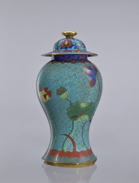 Vase with cover, Chinese, Qing dynasty 1644–1911, cloisonné enamel, decorated with lotuses and