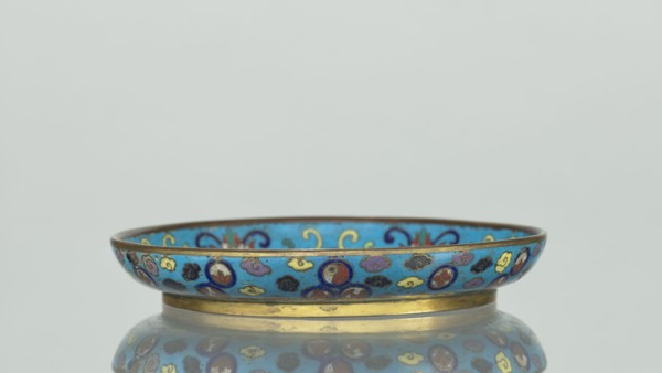 Plate, gift, Chinese, Qing dynasty 1644–1911, cloisonné enamel. Round plate with a flat bottom,