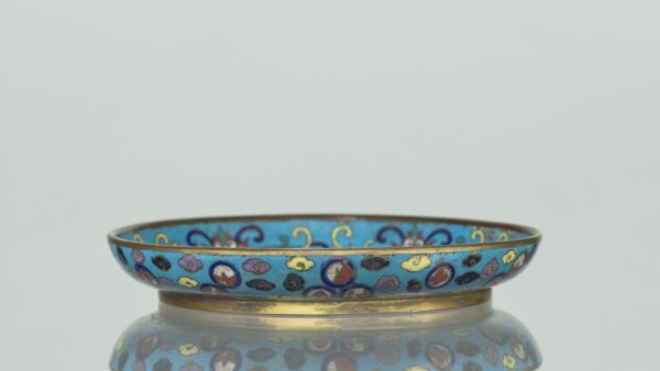 Plate, Chinese, Qing dynasty 1644–1911, 19th century. Cloisonné enamel round plate with a flat