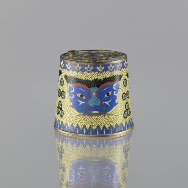 Sawdust container, Chinese, Qing dynasty 1644–1911, cloisonné enamel, decorated with fantasy