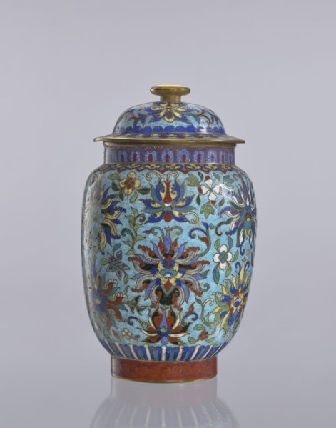 Vase with lid, Chinese, Qing dynasty 1644–1911, cloisonné enamel decorative vessel with floral