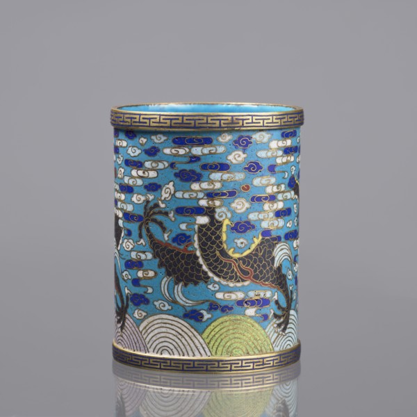 Brush vessel, cloisonné enamel, Qing dynasty 1644–1911, 19th century China. Decorated with dragons,