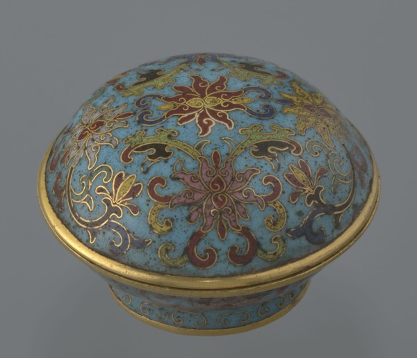 Box with a lid. Cylindrical, spheroidal shape on a separate ring foot, with a slightly convex lid.