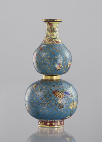 Double gourd-shaped vase, Chinese, Qing dynasty 1644–1911, cloisonné enamel decorative vessel.
