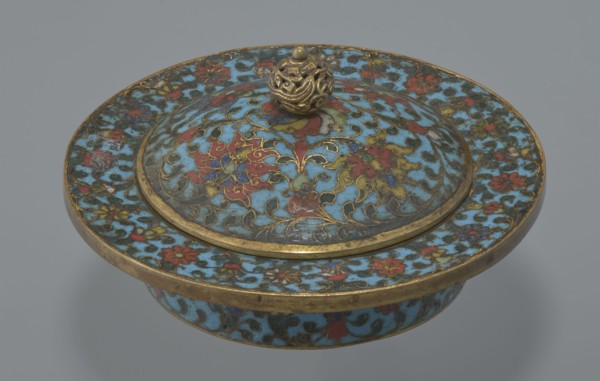 Tin with a lid, Chinese, Qing dynasty Qianlong period, cloisonné enamel on tin, 18th century.