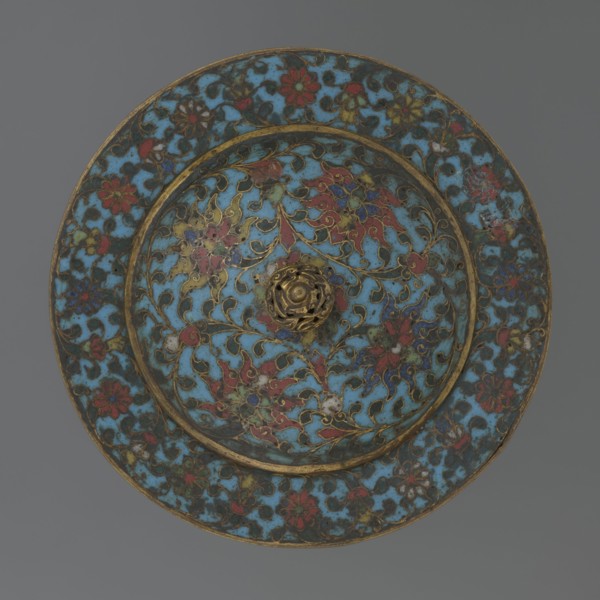 Tin with a lid, Chinese, Qing dynasty, Qianlong period, 18th century. Cylindrical tin with a wide