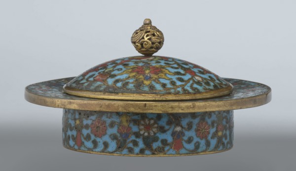 Tin with a lid, Chinese, Qing dynasty, Qianlong period, cloisonné enamel. Cylindrical tin with a