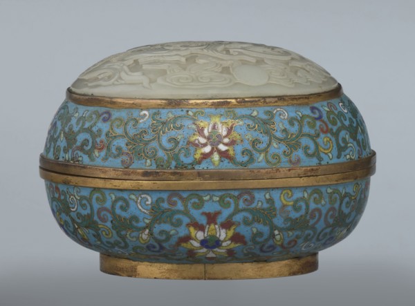Box with a lid, cloisonné enamel, 18th century, China. Oval, spheroidal box on a ring foot, divided