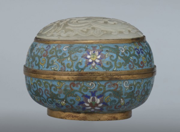 Box with a lid, Chinese, Qing dynasty, Qianlong period, cloisonné enamel on metal with a slightly