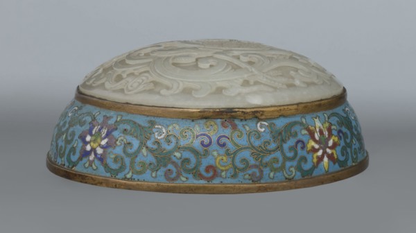 Box with a lid; cloisonné enamel on metal with a slightly convex grayish jade bas-relief plaque on