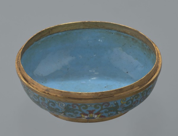 Box with a lid. Oval, spheroidal box on a ring foot, divided halfway into container and lid.