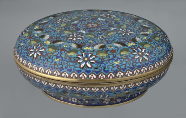 Box with lid, gift, Chinese, Qing dynasty Qianlong period, cloisonné enamel. Large