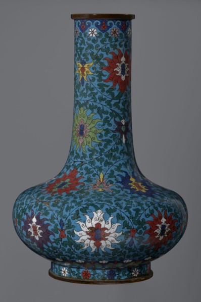 Vase, cloisonné enamel, Qing dynasty 2nd half of the 18th century, China. Vase with a long, wide