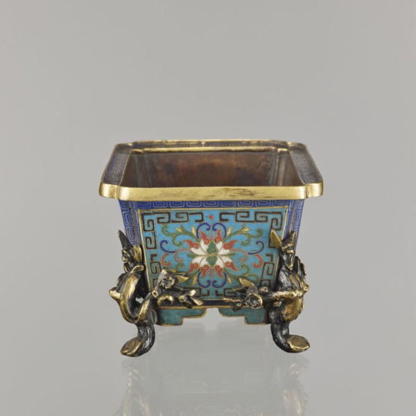 Flower pot incense burner on four legs, 18th century, China, Qing 1644–1911. Cloisonné enamel