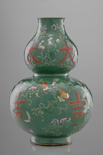 Vase, Chinese, Qing dynasty 1644–1911, 18th century. Calabash-shaped vessel, height 34.3 cm,