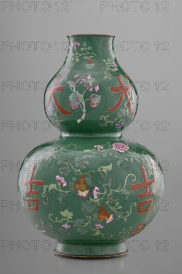 Vase, Paderewski, Ignacy Jan 1860-1941, Chinese art, Chinese culture, Qing 1644–1911 style;