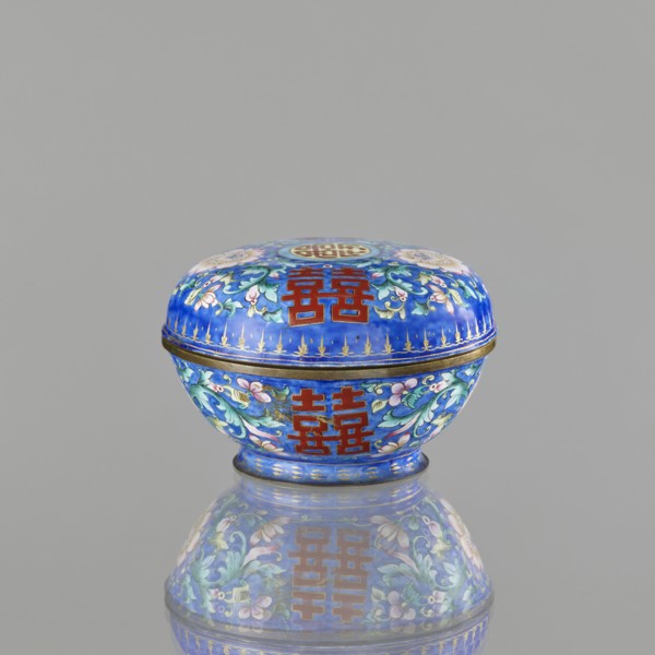 Incense burner - bowl with a lid, Chinese, Qing dynasty 1644–1911, 18th/19th century. Painted
