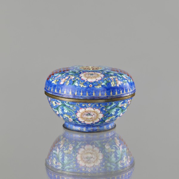 Incense burner — bowl with a lid; maker, Chinese; Qing dynasty 1644–1911; 18th/19th century;