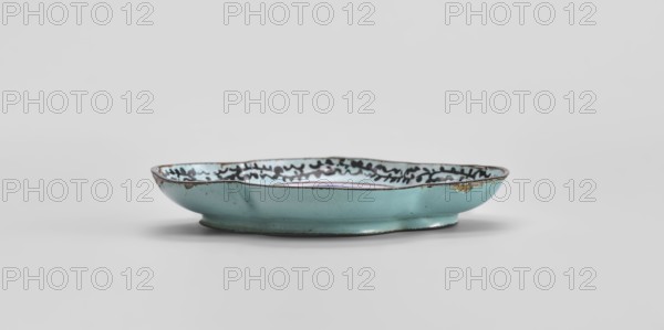 Plate, Chinese, Qing 1644–1911, 18th century, painted enamel depicting genre scenes, vessel; height