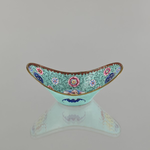 Bowl, painted enamel, Qing 1644–1911, Chinese, 18th/19th century. Ceramic vessel decorated with