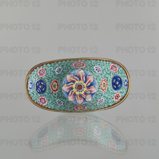 Bowl, painted enamel, Qing 1644–1911, China, 18th/19th century; decorated with boats, lotuses,