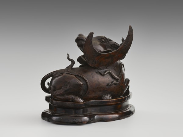 Mirror pedestal — lying unicorn on base; Chinese; Qing dynasty 1644–1911, 17th century; carved