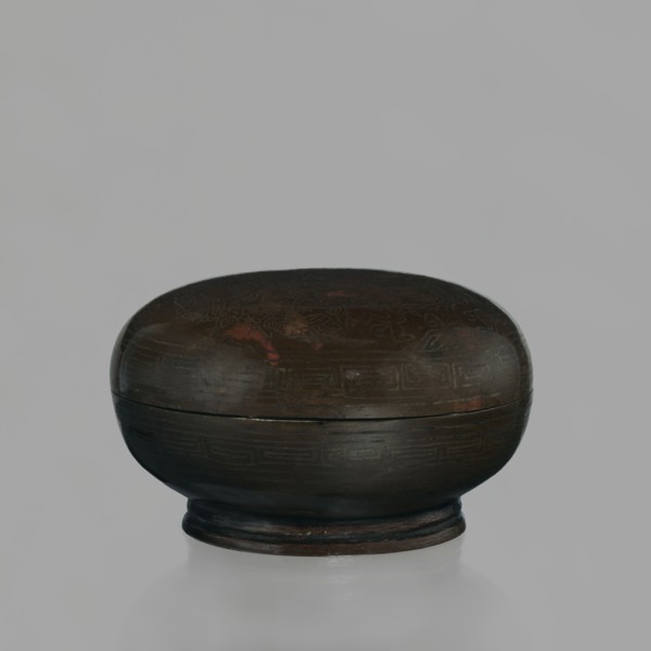 Box with a lid; Chinese, Qing dynasty 1644–1911; 18th century. Decoration inlaid with silver thread