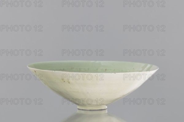 Rice bowl, Yuan dynasty 1271–1368, late 13th century, China; stoneware ceramic vessel decorated
