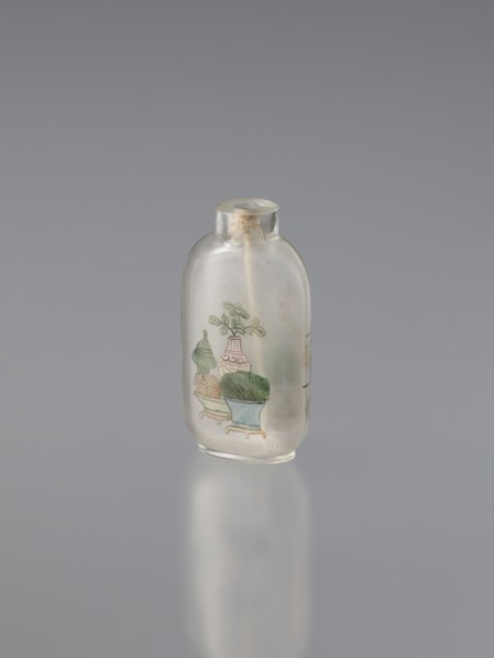 Snuffbox with spoon, Chinese; Qing dynasty 1644–1911. Rounded-sided snuffbox, height 6.4 cm, width