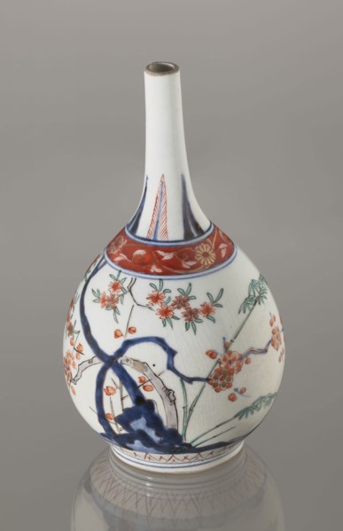 Bottle, early 18th century, Japan Edo, 1603–1868. Porcelain sake bottle decorated in the kakiemon