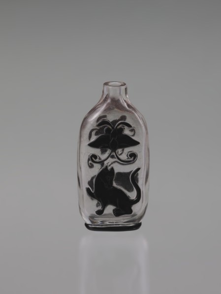 Flask snuffbox, 19th century, China, Qing 1644–1911. Layered transparent glass with top black