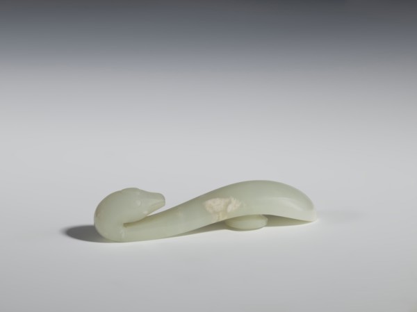 Belt clasp, Chinese, lizards zoological motif, Qing 1644–1911. Smooth, rounded handle. Milky-white