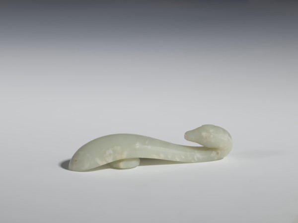 Belt clasp, Chinese, lizards, Qing 1644–1911. Smooth, rounded handle. Milky-white slightly