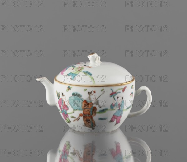 Teapot with a lid;, Chinese porcelain; Qing dynasty, Tongzhi period 1862–1874. Colored overglaze