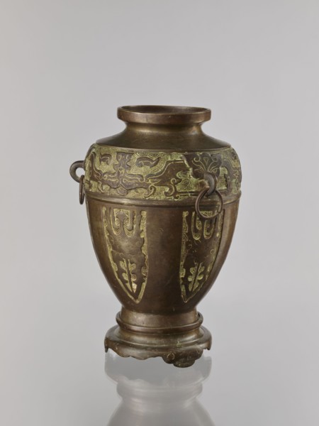 Vase on base, Chinese art, Chinese culture, Qing 1644–1911, ceremonial vessel, dragons iconography,