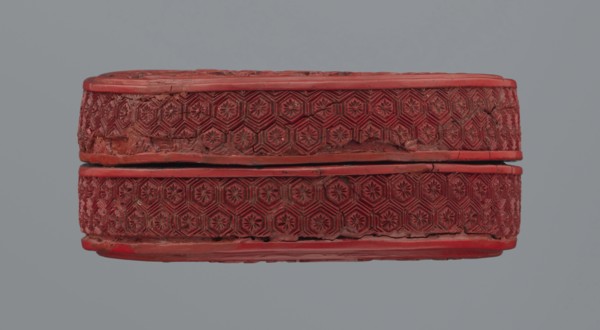 Box with lid;, Two-tone lacquer red exterior, black lacquer interior. Decorated with floral