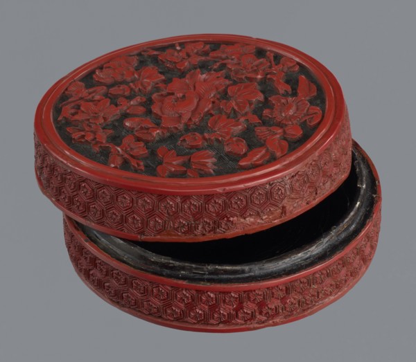 Box with lid, Chinese, Qing dynasty 1644–1911, 19th century. Two-tone lacquer red exterior, black