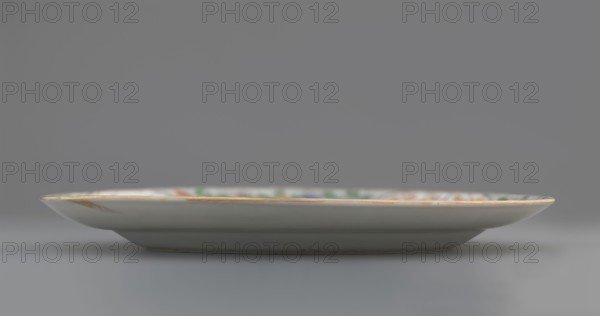 Plate. Porcelain fragment; white glaze. Decoration painted with overglaze enamel paints and iron